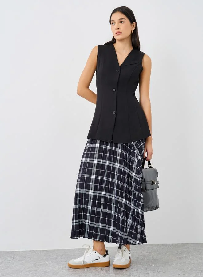 Styli Solid V-Neck Sleeveless Waistcoat