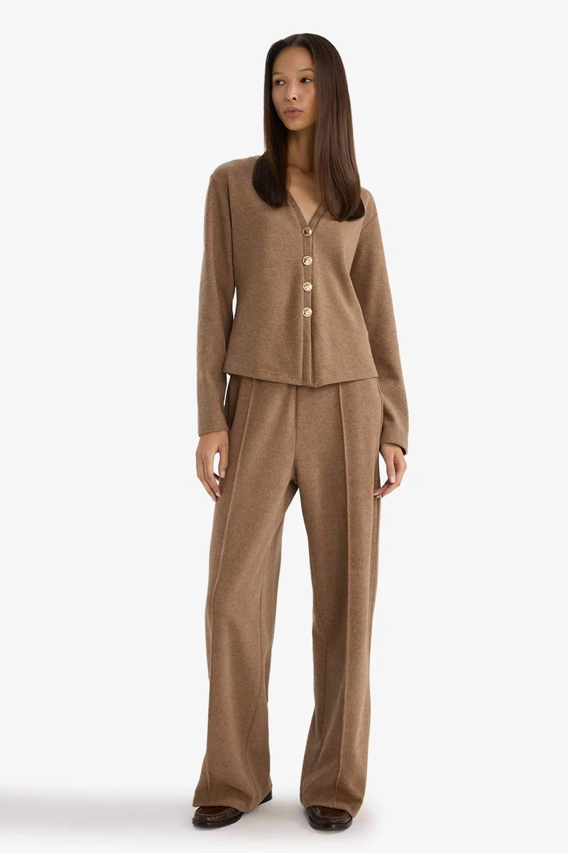 ديفاكتو Regular Fit V-Neck Cardigan