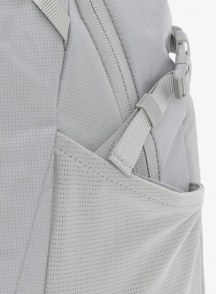 ذا نورث فيس حقيبة ظهر الشمال 12 لتر بتصميم بسيط وفاخر للرحلات البرية من النايلون - Image 2