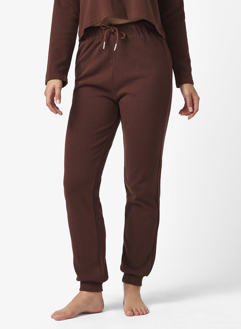 جينجر بيسيكس طقم كنزة وبنطلون بياقة على شكل حرف - Image 4