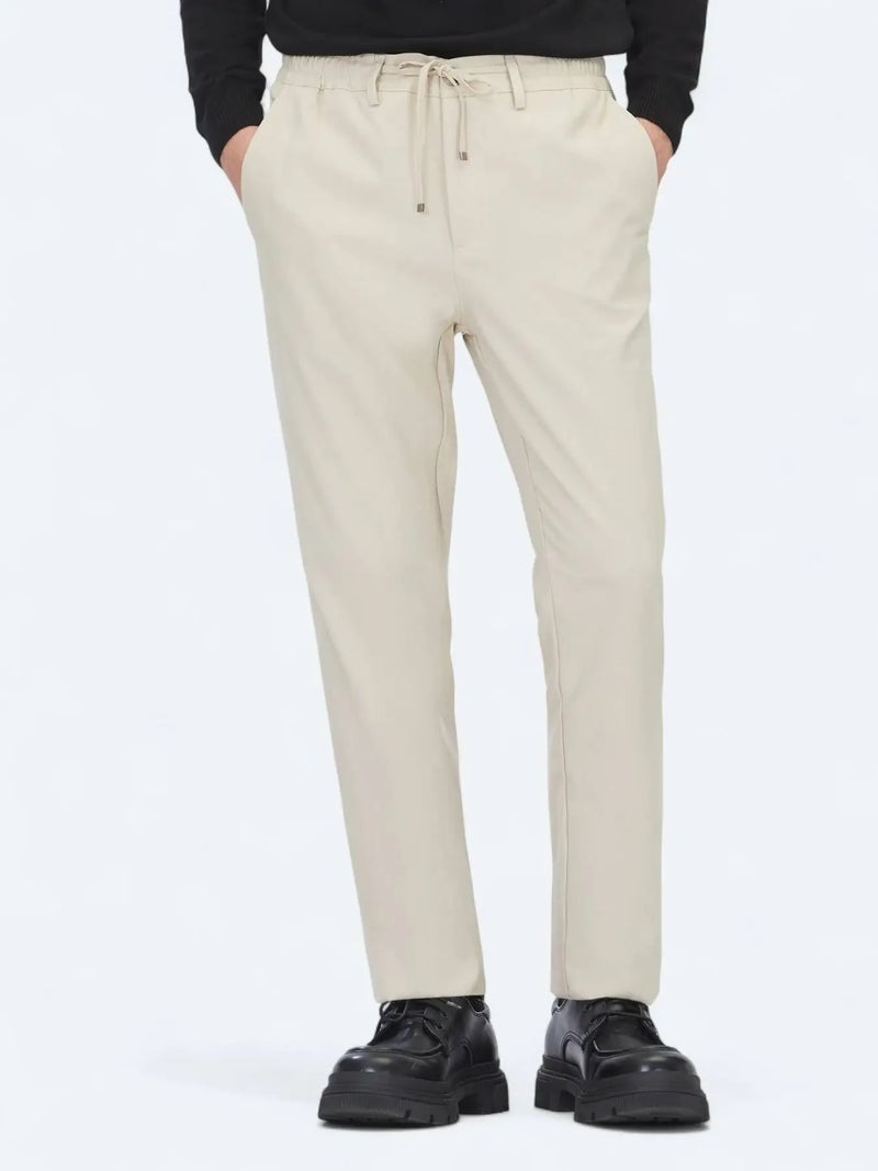 كيب بنطال رياضي كاجوال بقصة مريحة من قماش بيج داكن منسوج - Image 2