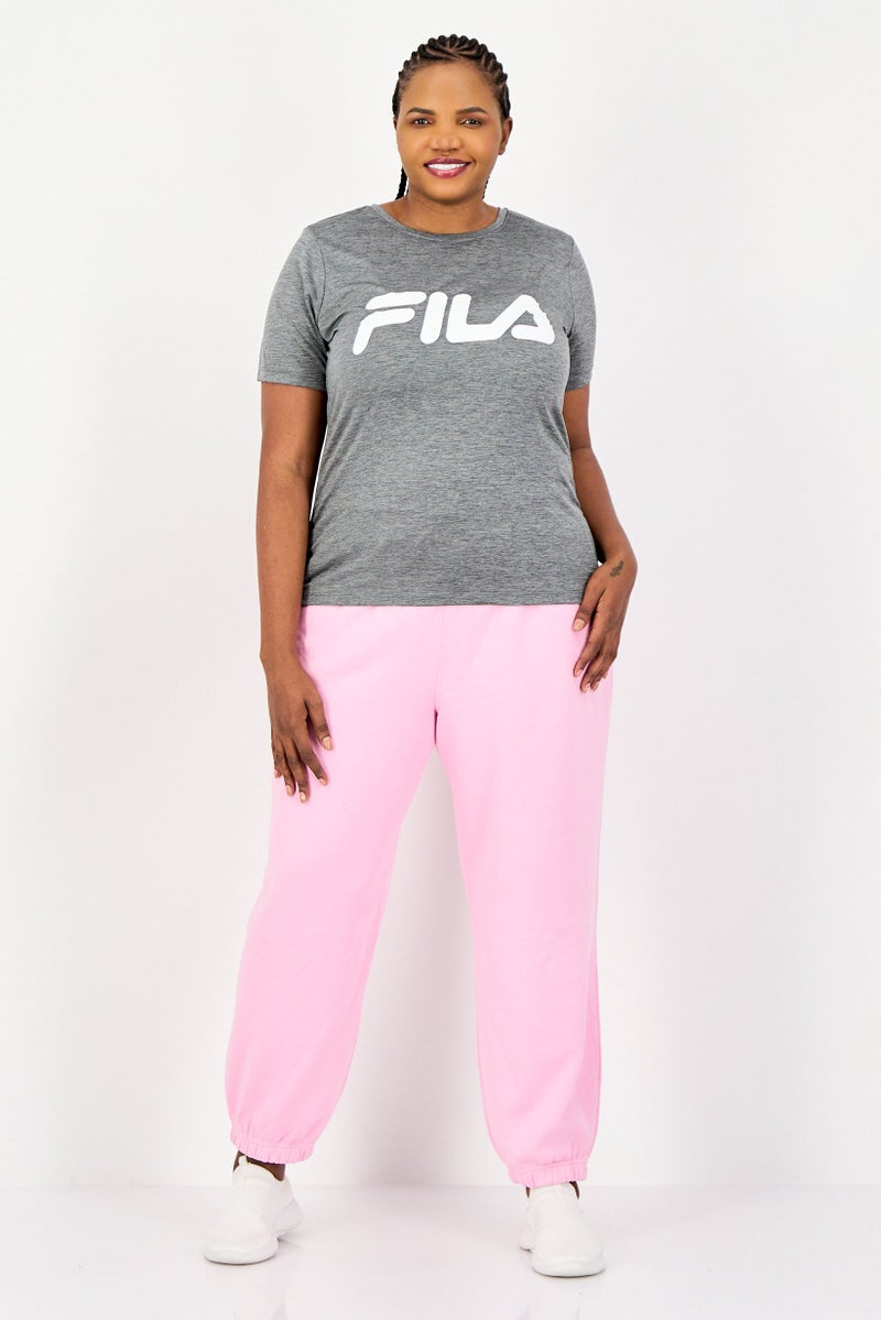 FILA تي شيرت تدريب قصير الأكمام للنساء بحجم كبير، رمادي - Image 3