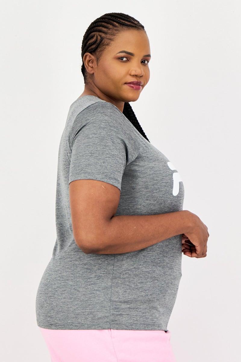 FILA تي شيرت تدريب قصير الأكمام للنساء بحجم كبير، رمادي - Image 4