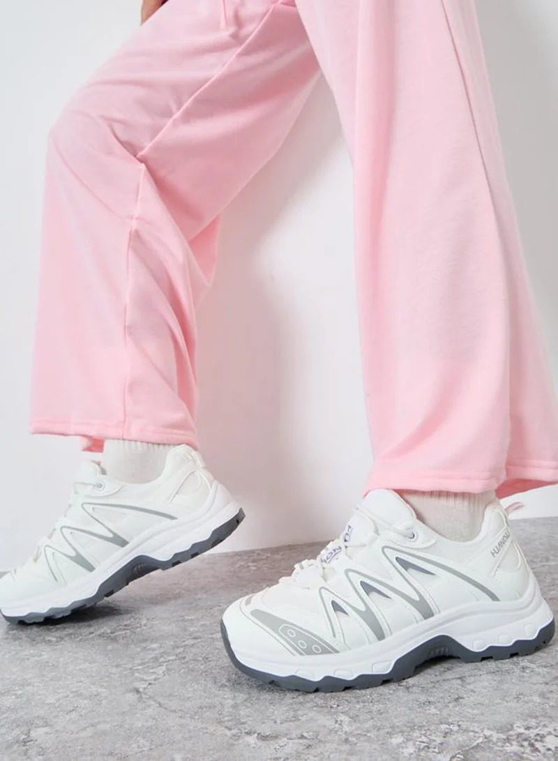 ستايلي اكتيف حذاء سنيكرز بنعل شانكي مع أربطة