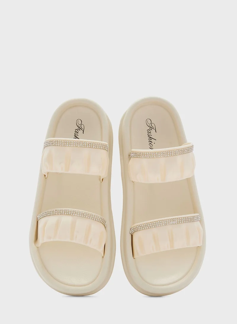 جينجر Ruched Diamante Slides