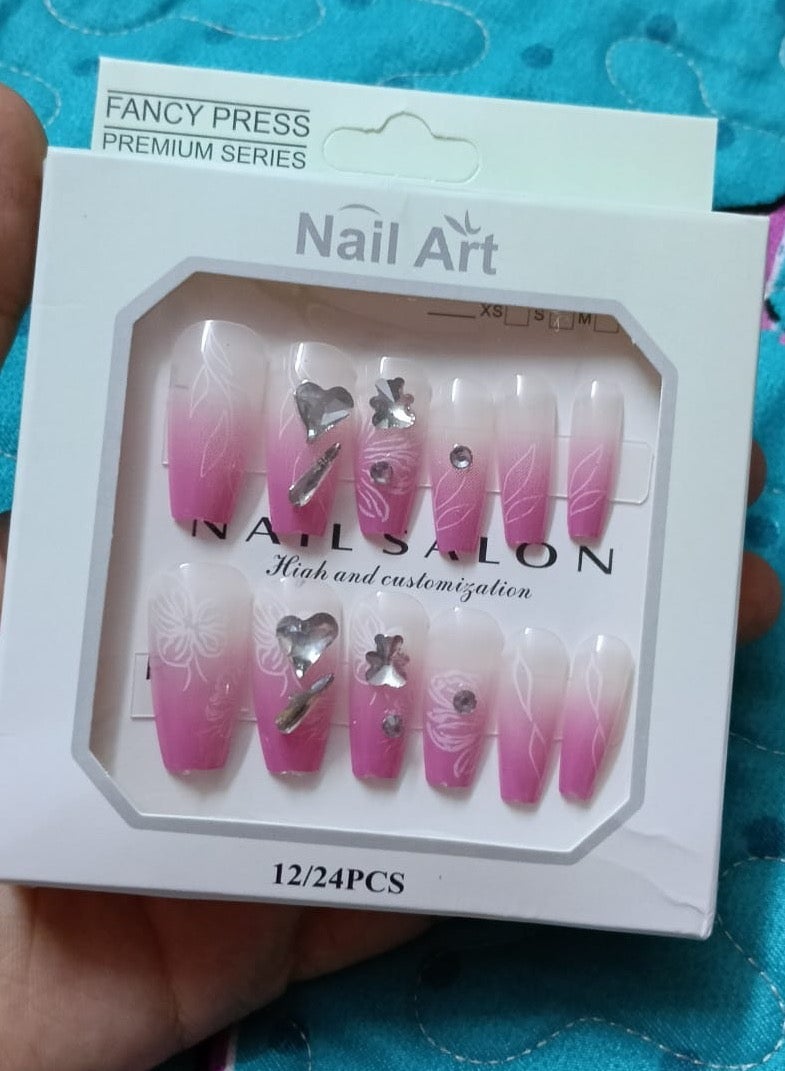 أظافر نسائية أنيقة وعصرية مصممة لتمنحك إطلالة ساحرة في كل مناسبات - Image 4