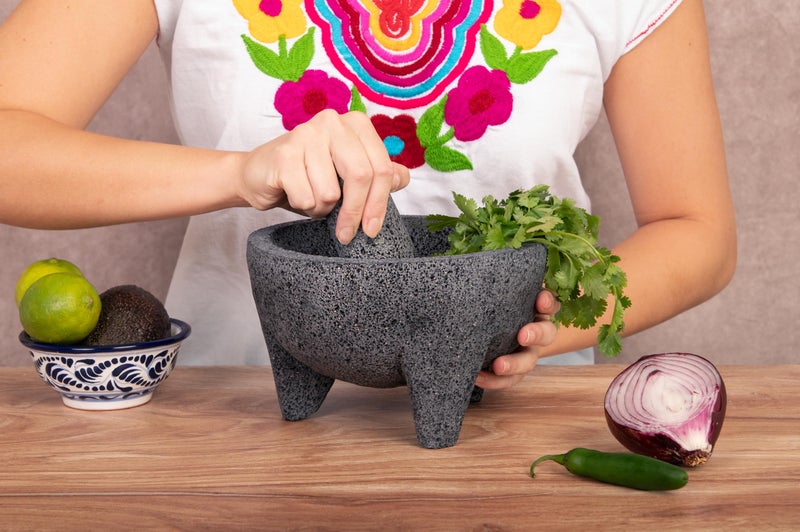 YOPIDO Molcajete 7 in Mexican, Handmade with Natural Volcanic Stone, Artisanal Kitchen Utensil for Grinding with Pores for Crushing, Specially Designed for Grinding Spices, Sauces, and Guacamole - Image 5