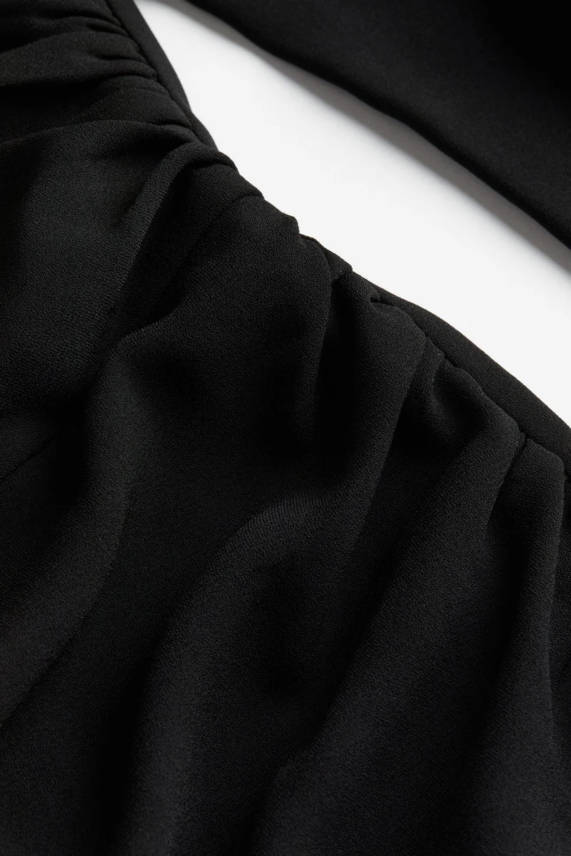 اتش اند ام فستان بتصميم ملفوف