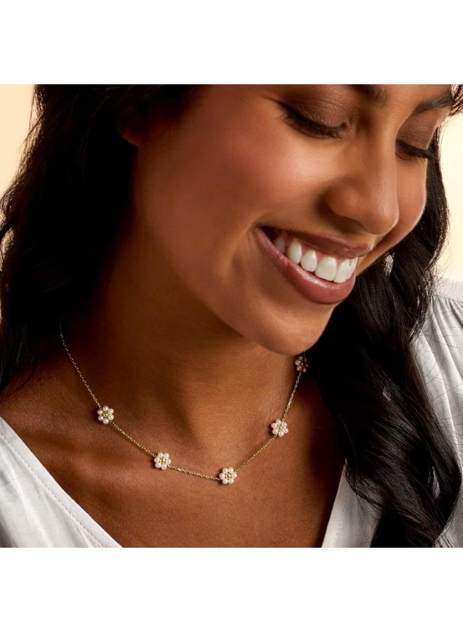 يوكانبي طقم أنيق من قطعتين – عقد وسوار من الفولاذ التيتانيوم مزين بزهور اللؤلؤ، إكسسوارات خفيفة الوزن وعصرية للنساء - Image 5