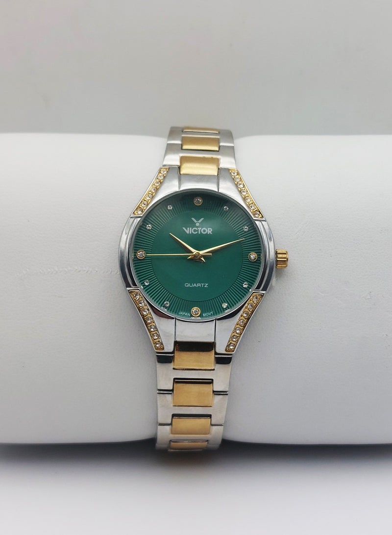 Victor ساعة نسائية تناظرية كوارتز بحزام من الفولاذ المقاوم للصدأ بلونين - V1514 - 30 مم - Image 4