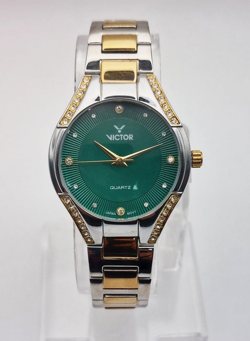 Victor ساعة نسائية تناظرية كوارتز بحزام من الفولاذ المقاوم للصدأ بلونين - V1514 - 30 مم - Image 3