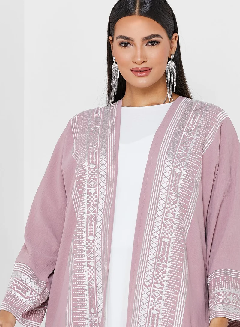 خزانة عباية مطرزة مع بطانة
