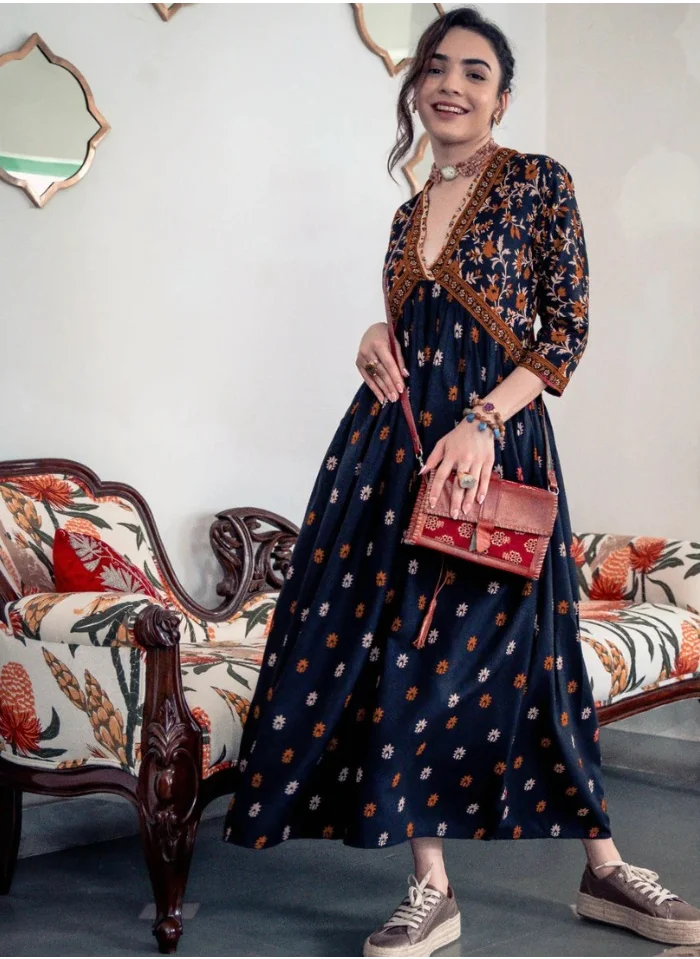 زيري سوق Black Bloom In The Dark V Neck Gathered Dress