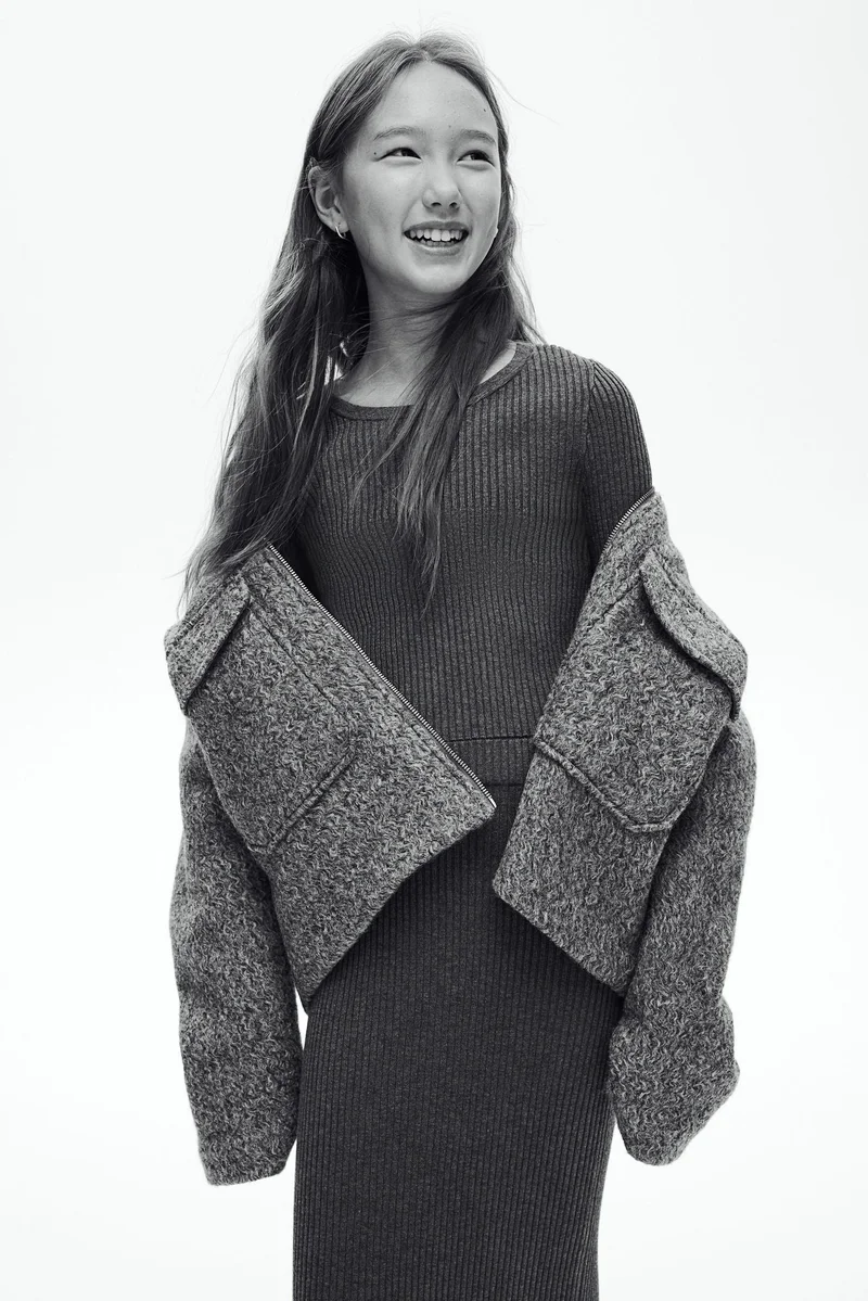 اتش اند ام طقم مكون من بلوزة وتنورة من نسيج مرن - عبوة من قطعتين