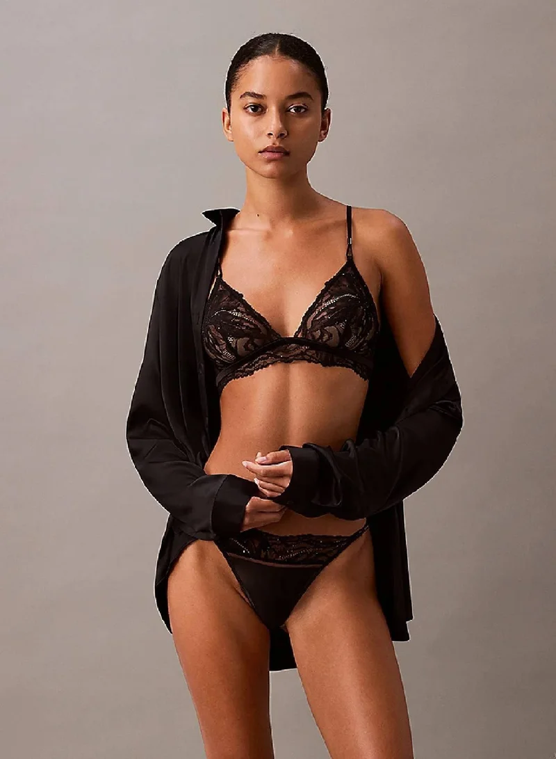 كالفن كلاين برا بتصميم مثلث من الدانتيل