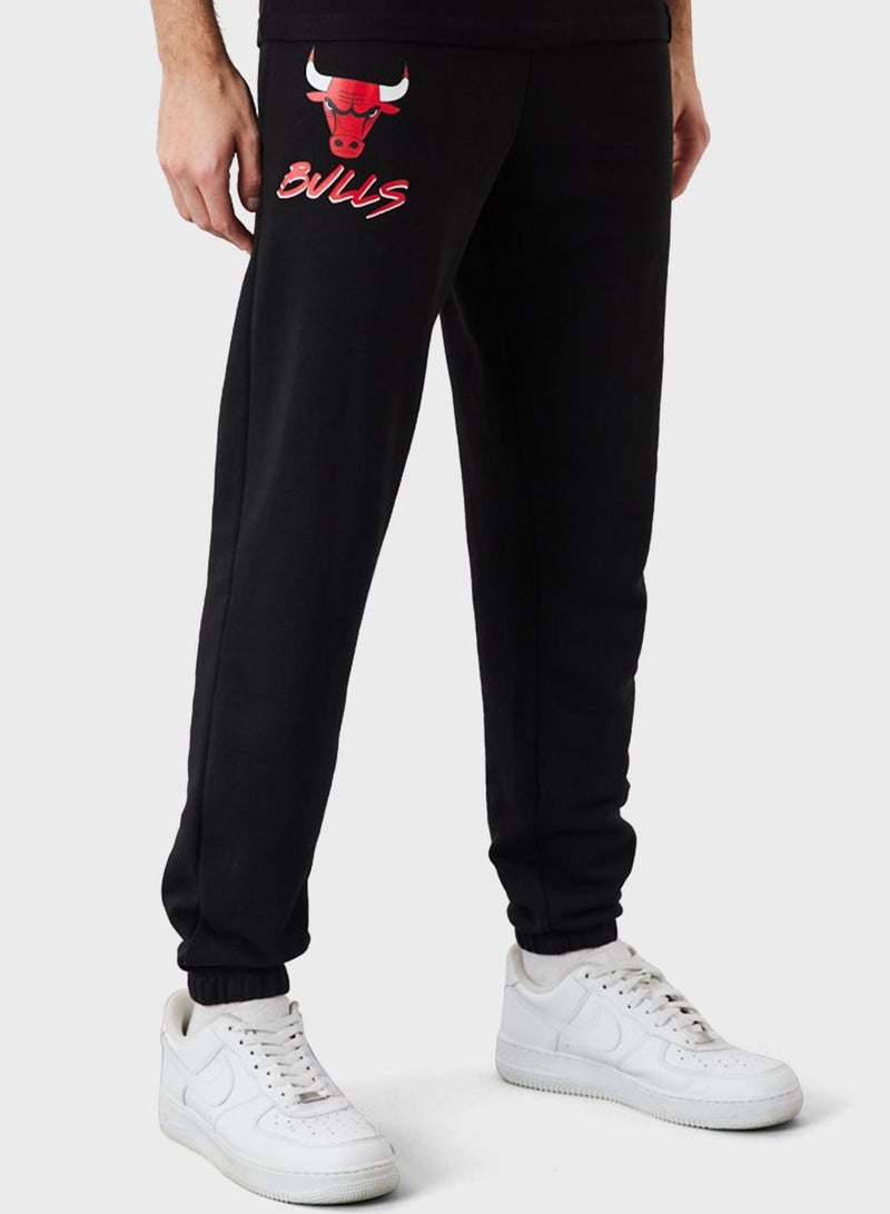 NEW ERA سروال جوجر NBA SCRIPT CHIBUL BLKFDR - Image 1