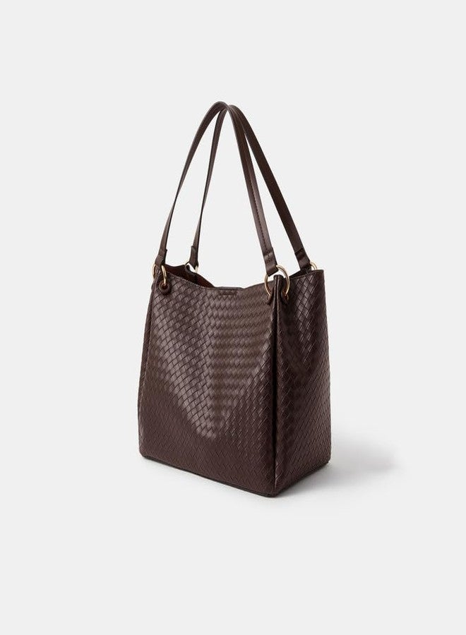 أكسيسورايز حقيبة كتف منسوجة باللون البني الشوكولاتة من أكسسورايز لندن للنساء - Image 3