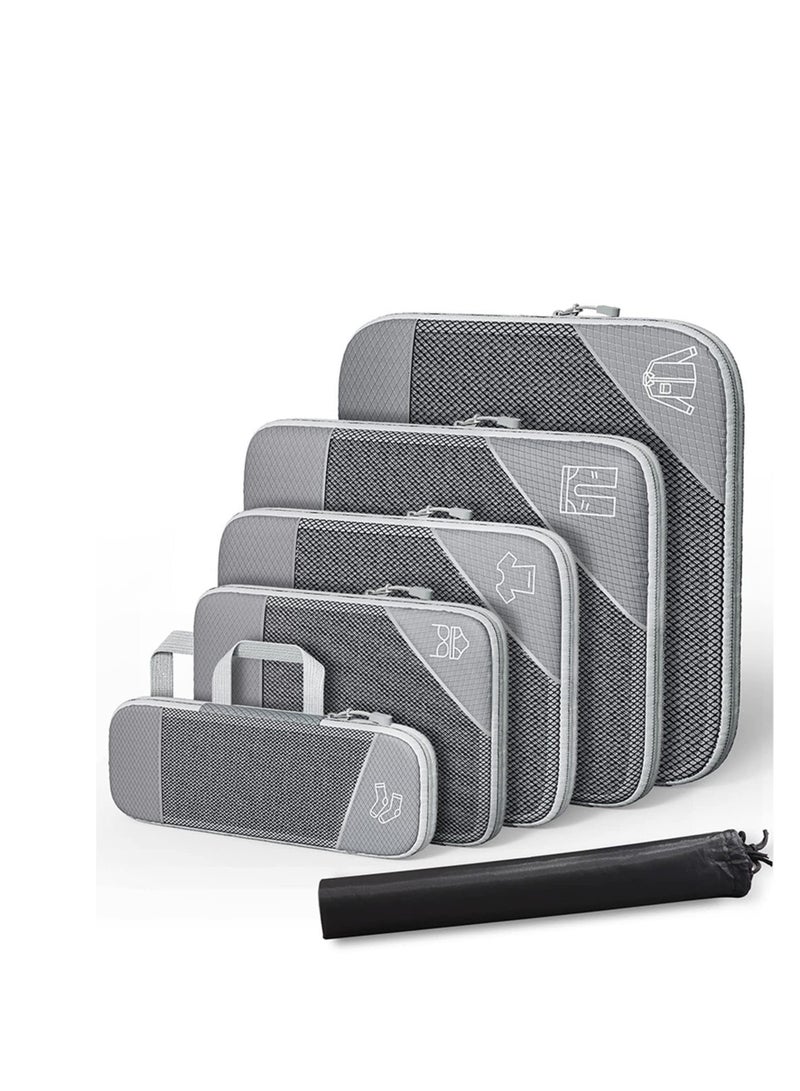 مجموعة من 5 مكعبات تعبئة مضغوطة (رمادية) - خفيفة الوزن ومتينة - تزيد من مساحة الأمتعة مادة شبكية للرؤية الكاملة، أحجام متعددة تجعل التعبئة خالية من المتاعب حقيبة غسيل مجانية متضمنة. - Image 1