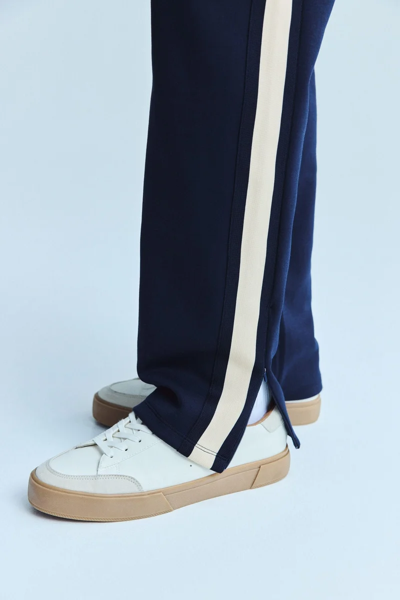 اتش اند ام بنطلون رياضي بقصّة عادية من نسيج دراي موف™