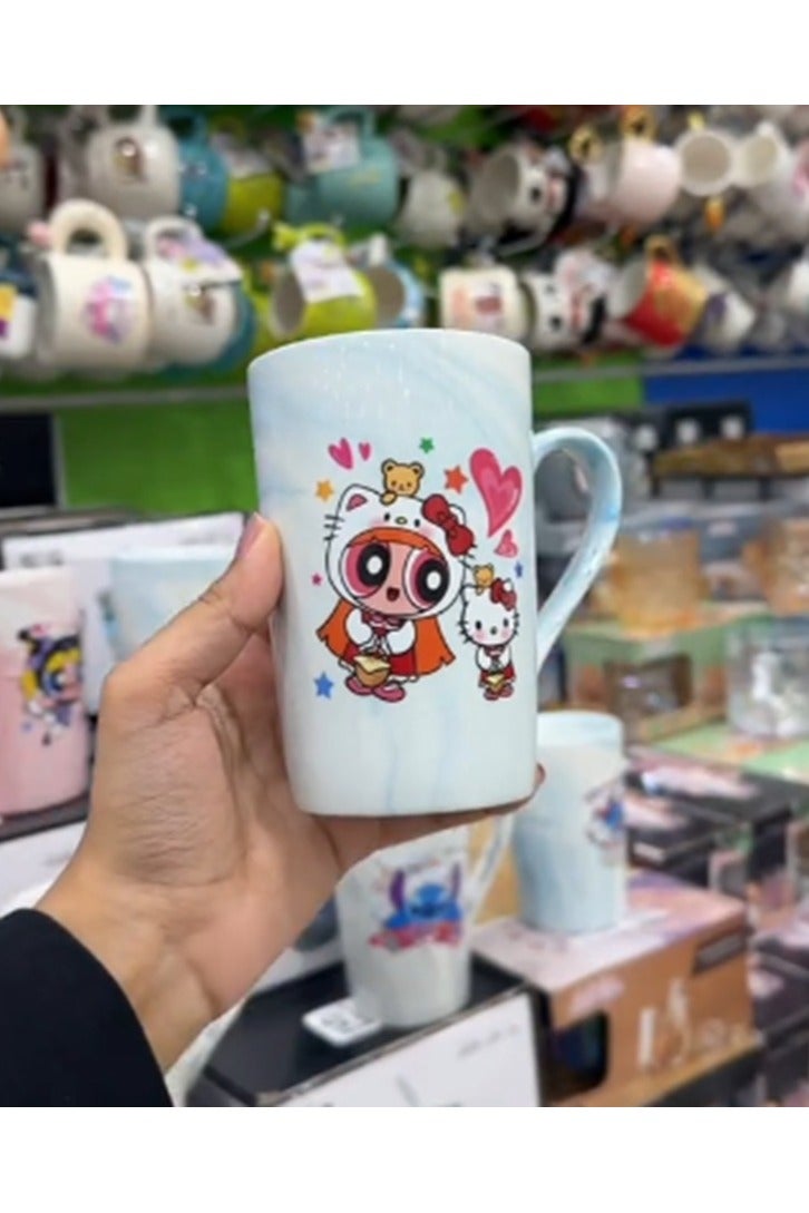 هالو كيتي كوب سيراميك سعة 500 ملي يتميز هذا الكوب بتصميم مزين برسومات لشخصيات "هالو كيتي" ويحتوي على تعليقة لشخصية "بابلز" من فتيات القوة مناسب للشرب مع الماء والحليب والقهوة - Image 2