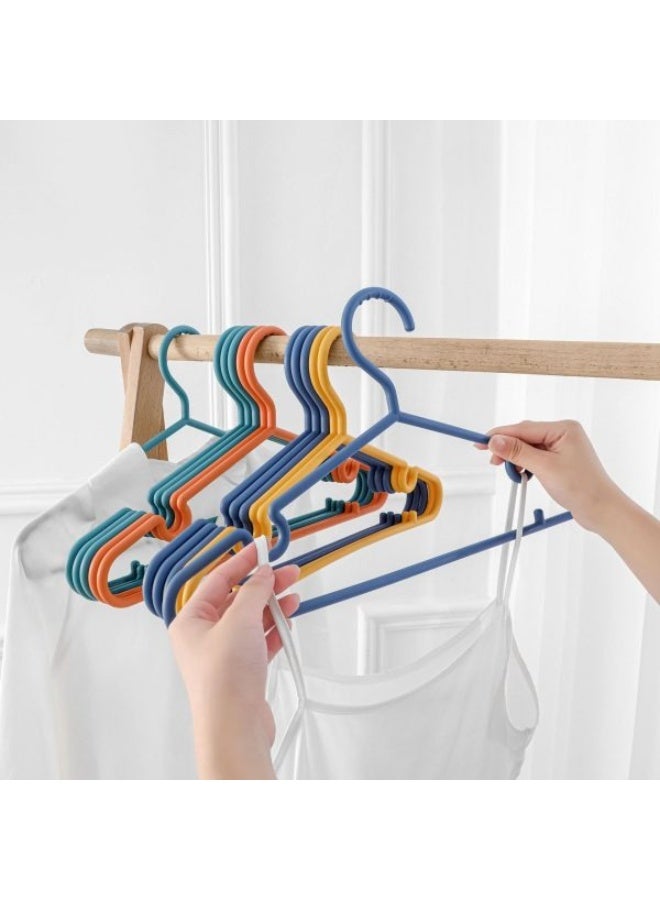 هابي هوم طقم من 5 قطع شماعات ملابس بلاستيك بتصميم مرن ومتين مثالي للاستخدام اليومي القياسي منظم تخزين للخزانة للبنطلونات والجينز والأوشحة والمناشف المعلقة - متعدده الالوان - Image 4