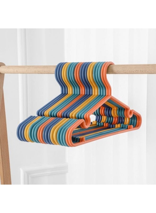 هابي هوم طقم من 5 قطع شماعات ملابس بلاستيك بتصميم مرن ومتين مثالي للاستخدام اليومي القياسي منظم تخزين للخزانة للبنطلونات والجينز والأوشحة والمناشف المعلقة - متعدده الالوان - Image 3
