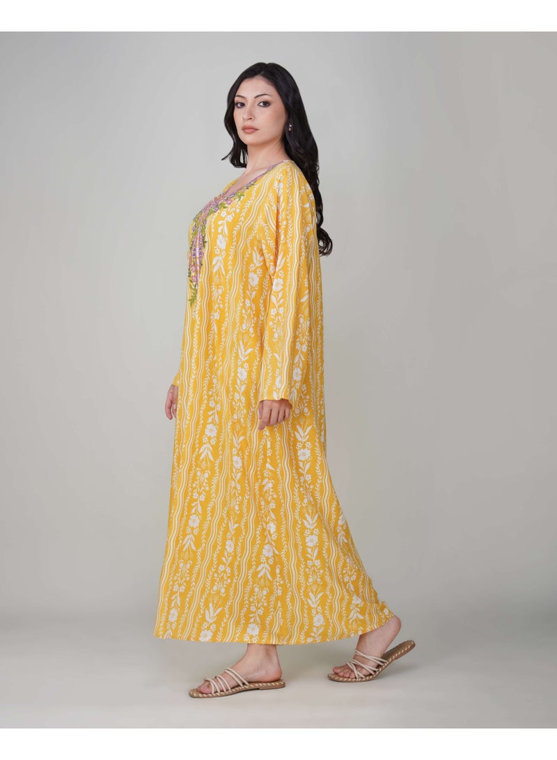 LINELLE جلابية لينيل للسيدات مطبوعة - فستان رايون أصفر بأكمام كاملة مع طبعات بيضاء وتفاصيل تطريز على الرقبة - Image 3