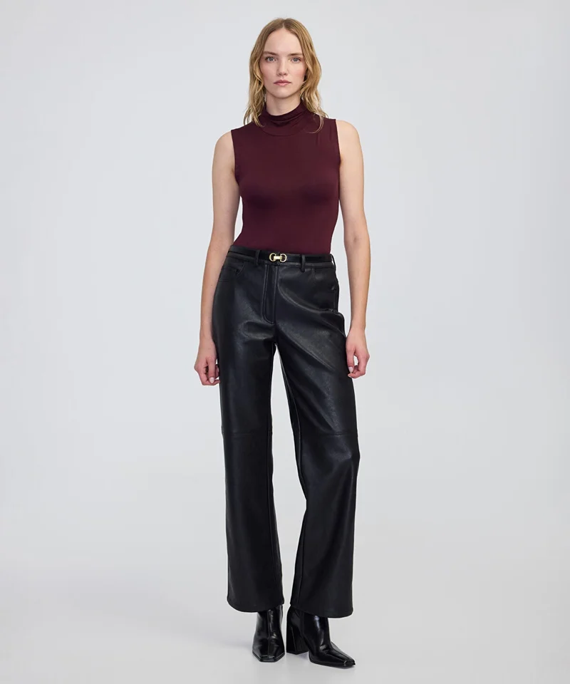 ابيكول High-Neck Basic T-Shirt