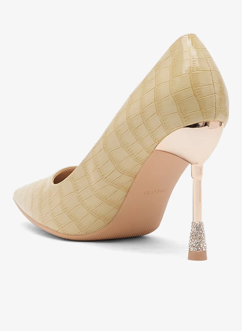 خزانة حذاء بكعب عالٍ