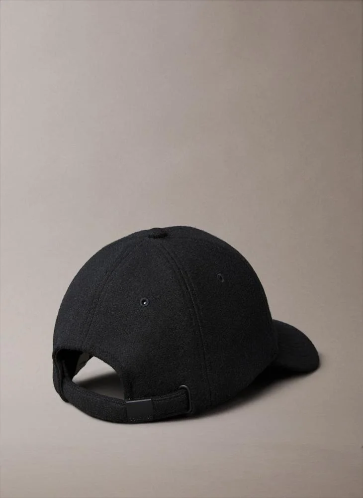 CALVIN KLEIN METAL PLAQUE curved peak CAP