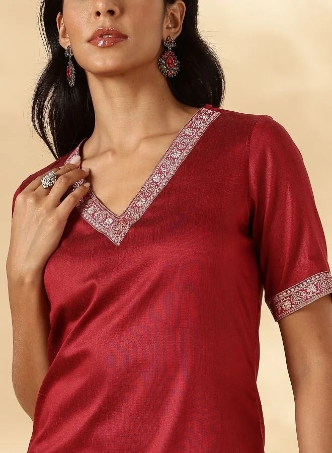 أبهشتي Red Brocade Border V-Neck Kurta Set