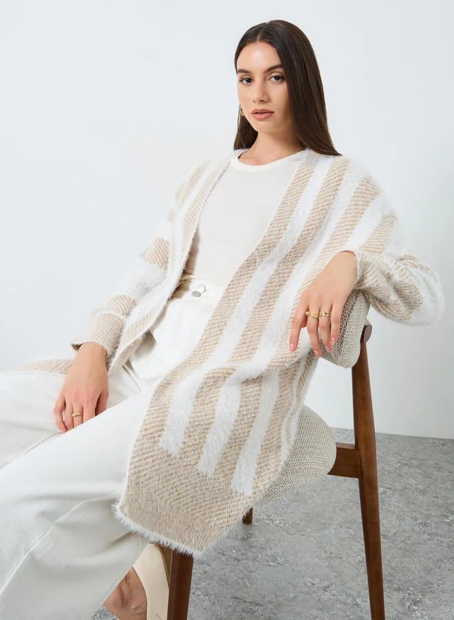 تايك تو كاردغان محبوك بفرو مفتوح من الأمام ومخطط