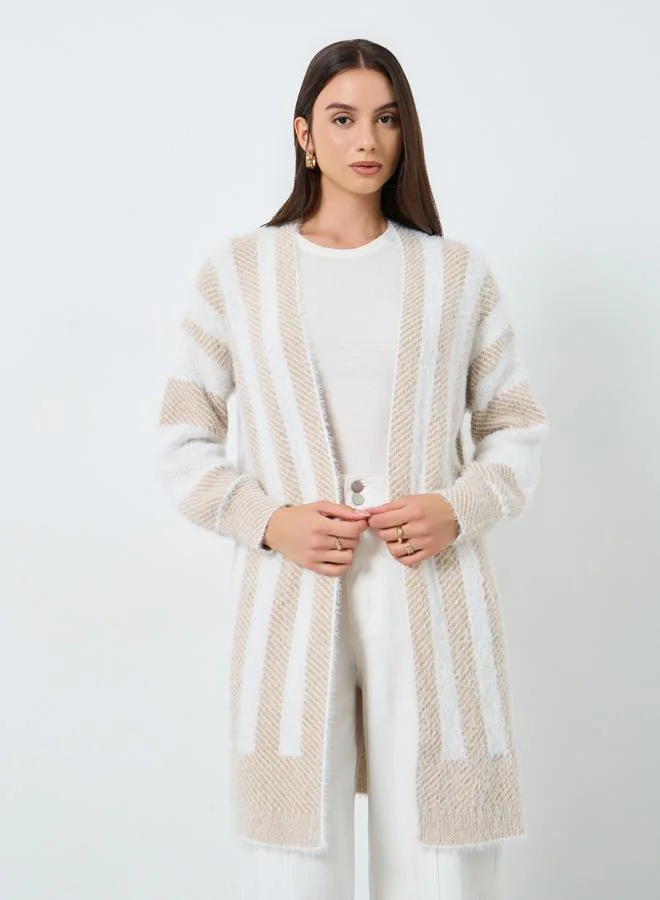 تايك تو كاردغان محبوك بفرو مفتوح من الأمام ومخطط