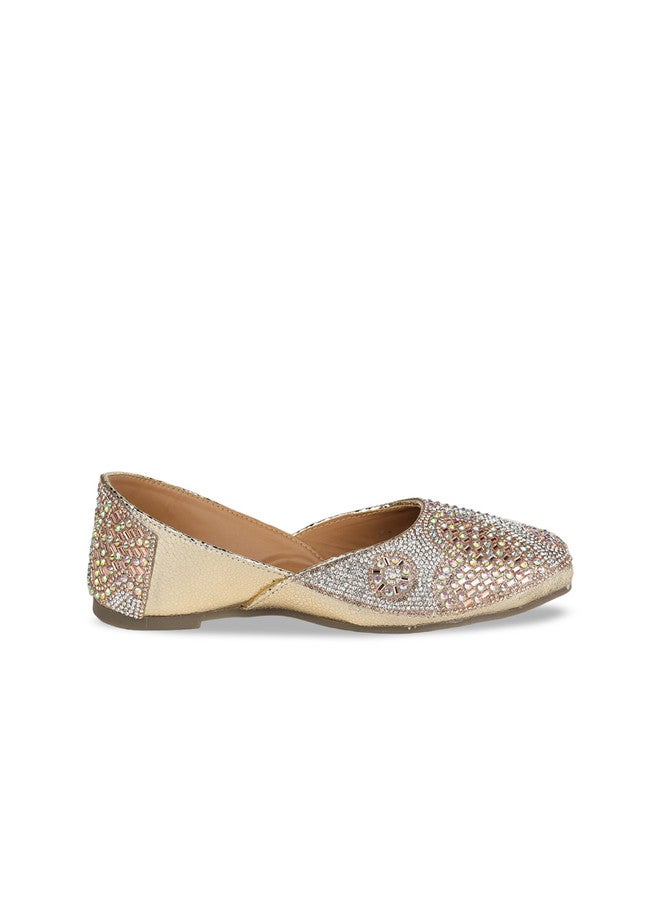 She Zone Gold-Toned Embellished Mojaris for Women - Image 4