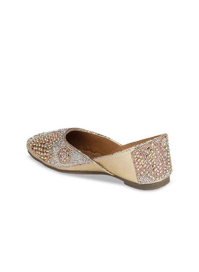 She Zone Gold-Toned Embellished Mojaris for Women - Image 3