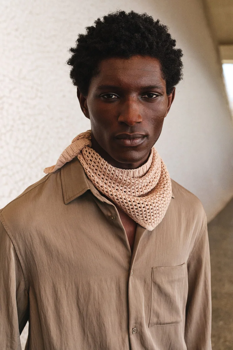 اتش اند ام قميص من الساتان بقصة واسعة