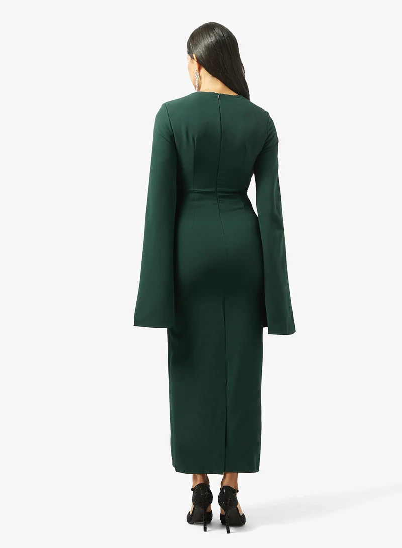 ايلا ليمتد اديشن فستان سهرة مزين بأكمام مشقوقة