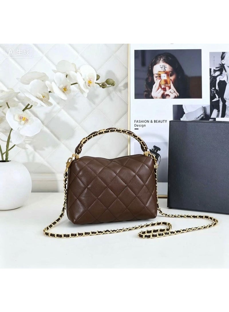 TOP Choice Elegant Quilted Gold Top Handle Crossbody Bag with Chain Strap – Calfskin Leather-Look Shoulder Handbag for Women, in size 19 cm.