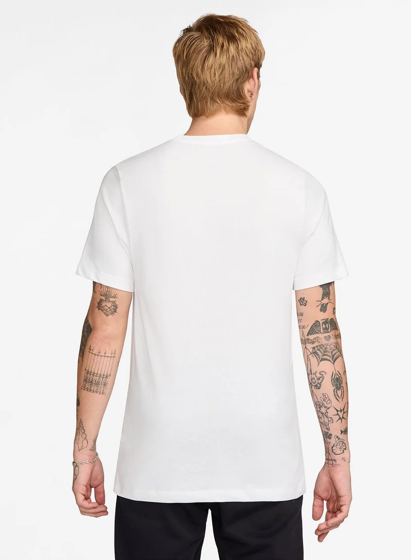 نايكي تيشيرت جرافيك    من نايكي