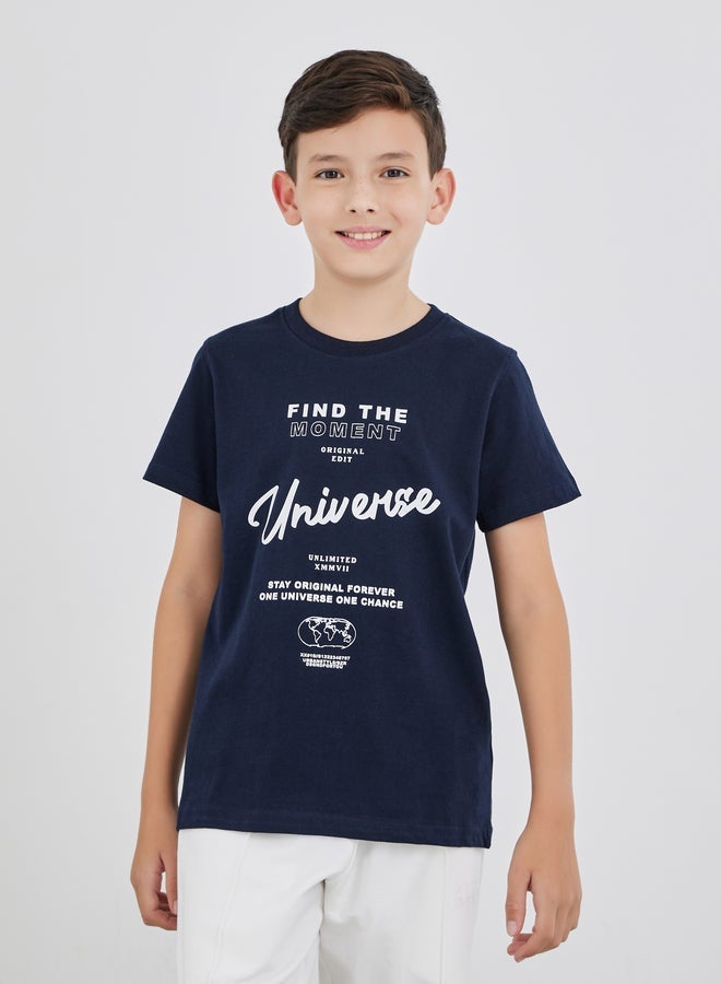 ستايلي تيشيرت بياقة مستديرة وطبعة شعار ستايلي - Image 1