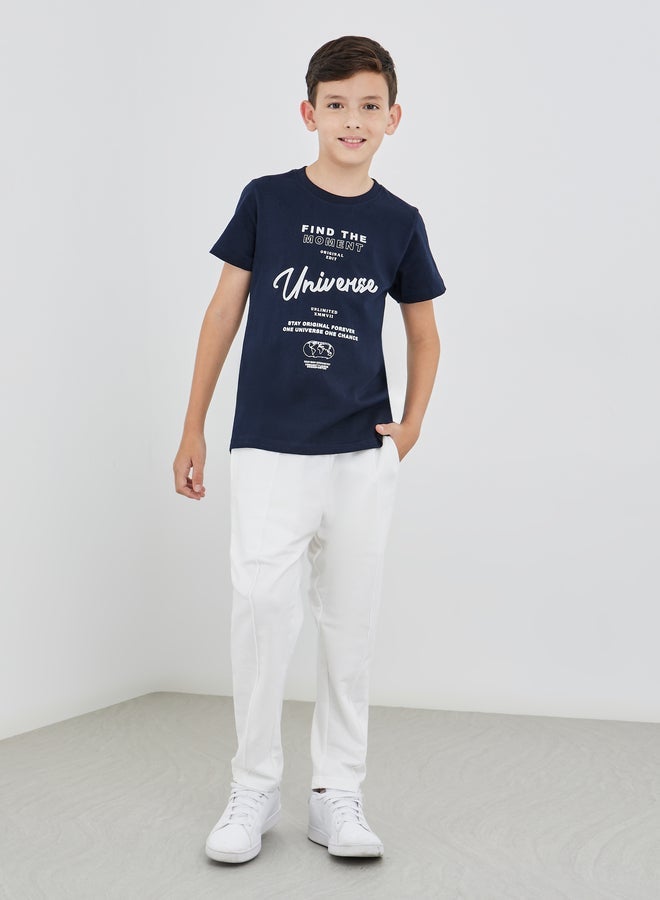 ستايلي تيشيرت بياقة مستديرة وطبعة شعار ستايلي - Image 2