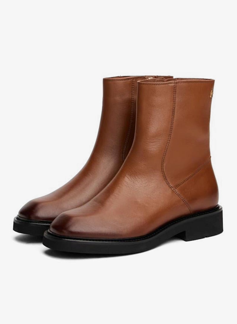 TOMMY HILFIGER square toe leather bootie - Image 3
