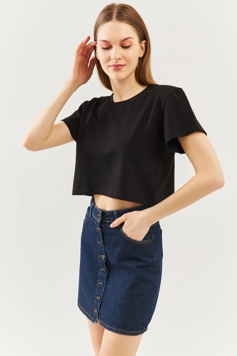 بوتيكجيز Siyah Oversize Rahat Pamuklu Penye Bisiklet Yaka Kısa Kol Basic Crop T-Shirt