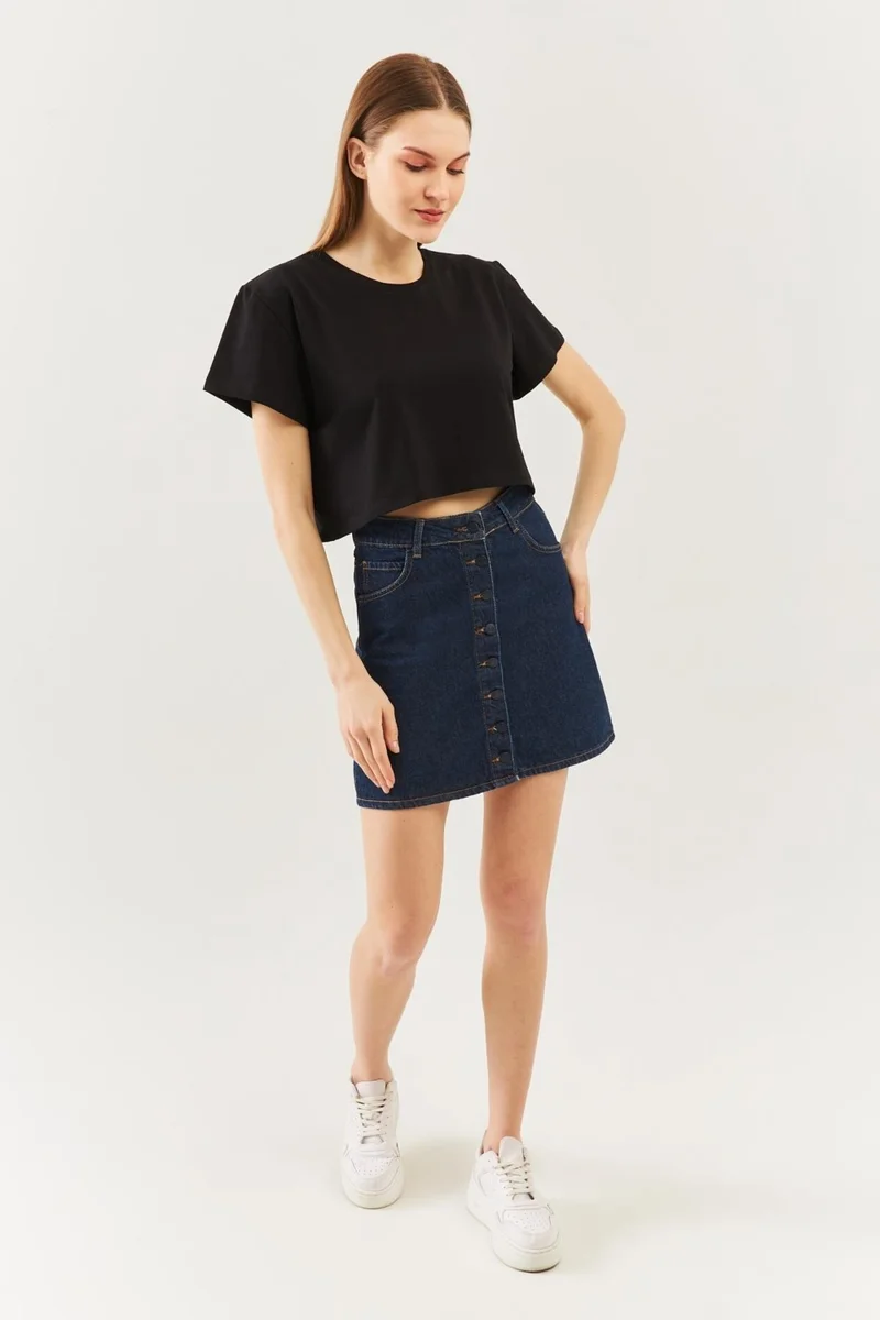 بوتيكجيز Siyah Oversize Rahat Pamuklu Penye Bisiklet Yaka Kısa Kol Basic Crop T-Shirt
