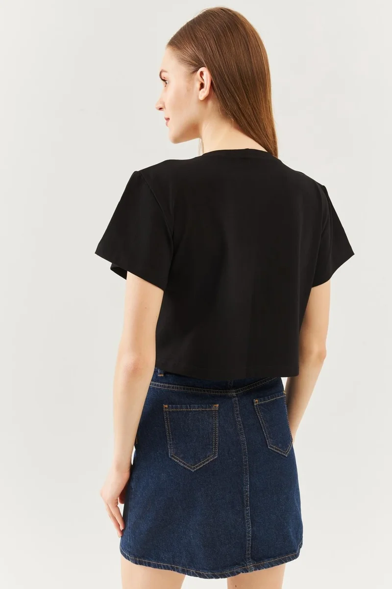 بوتيكجيز Siyah Oversize Rahat Pamuklu Penye Bisiklet Yaka Kısa Kol Basic Crop T-Shirt