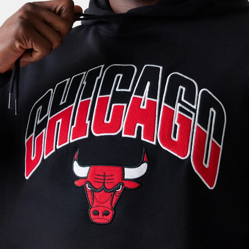 NEW ERA Men's NBA Chicago Bulls Arch Graphic Hoodie