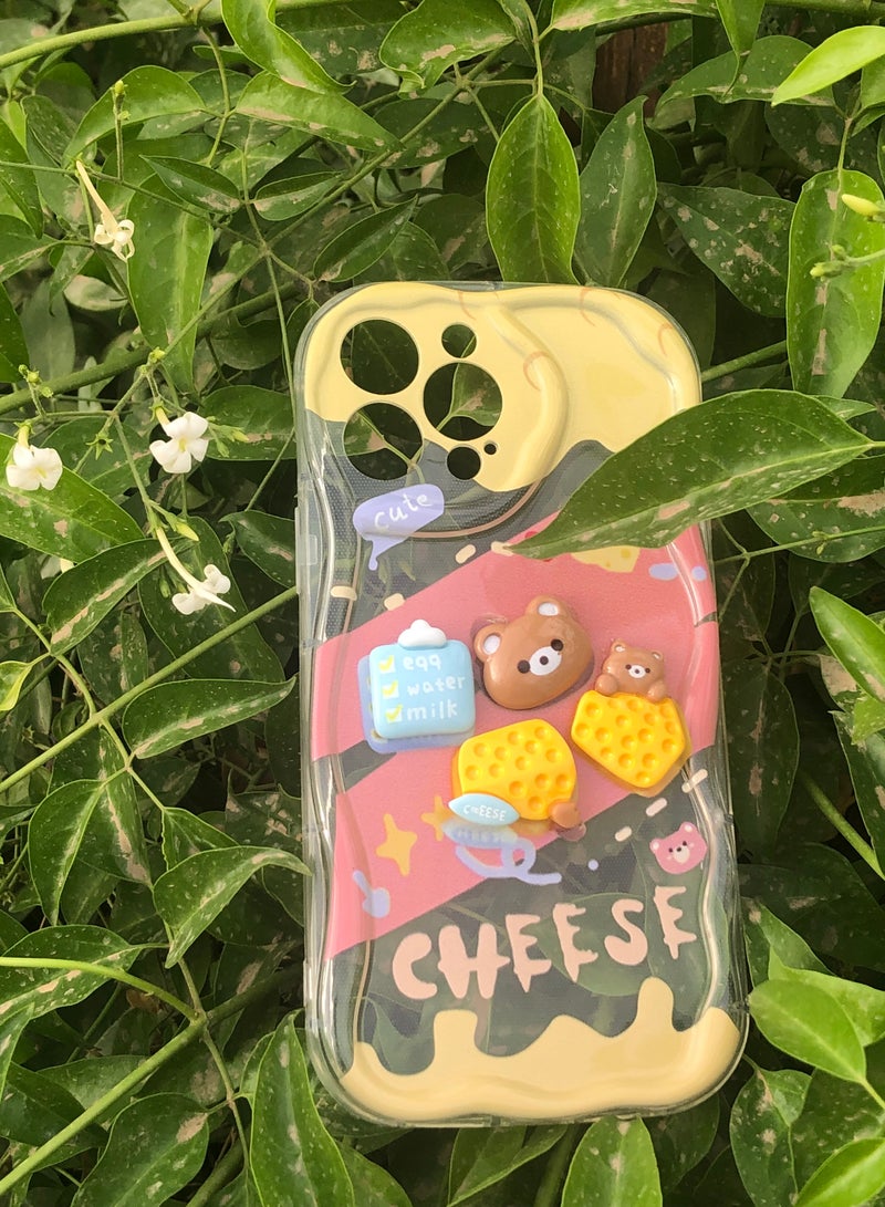 غطاء حماية خلفي من السيليكون بتصميم كرتوني متوافق مع هاتف أيفون 13  شفاف - Image 2