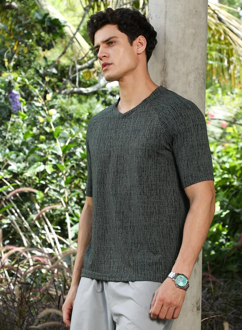 Campus Sutra Campus Sutra Men's Green & Black Contrast-Heathered Knitted T-Shirt For Casual Wear | V-Neck | Short Regular Sleeves | Pull On Closure | T-Shirt Crafted With Comfort Fit For Everyday Wear