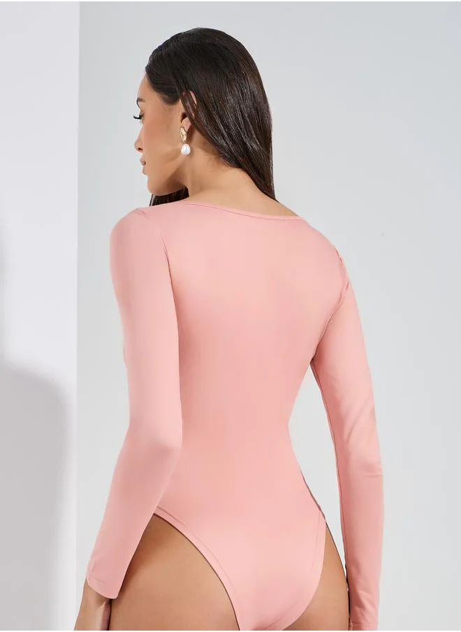ستايلي Faux Pearl Detail Wide Neck Bodysuit