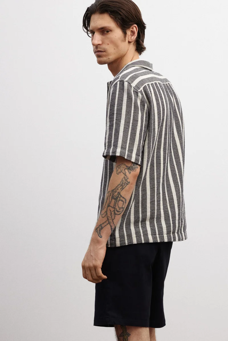 H&M Regular Fit Textured resort shirt